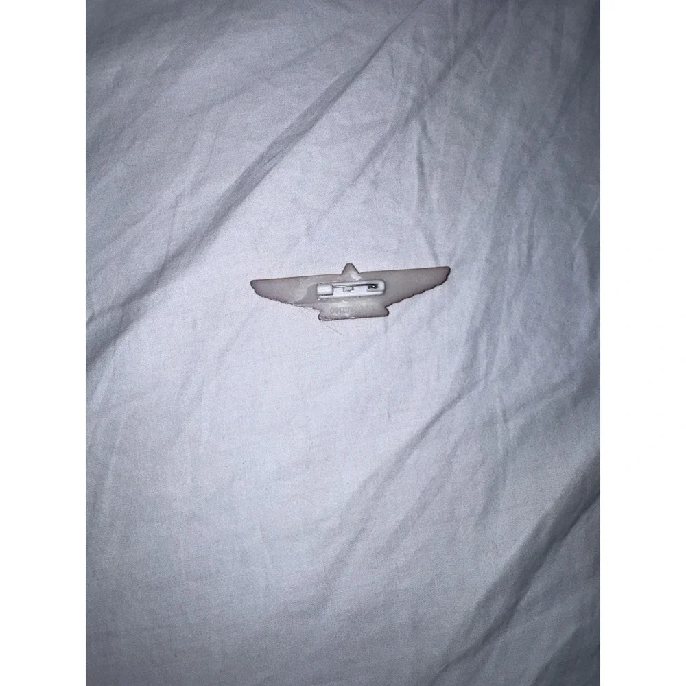 Vintage Delta Airlines Junior Pilot Wings Pin Plastic Badge Aviation Memorabilia